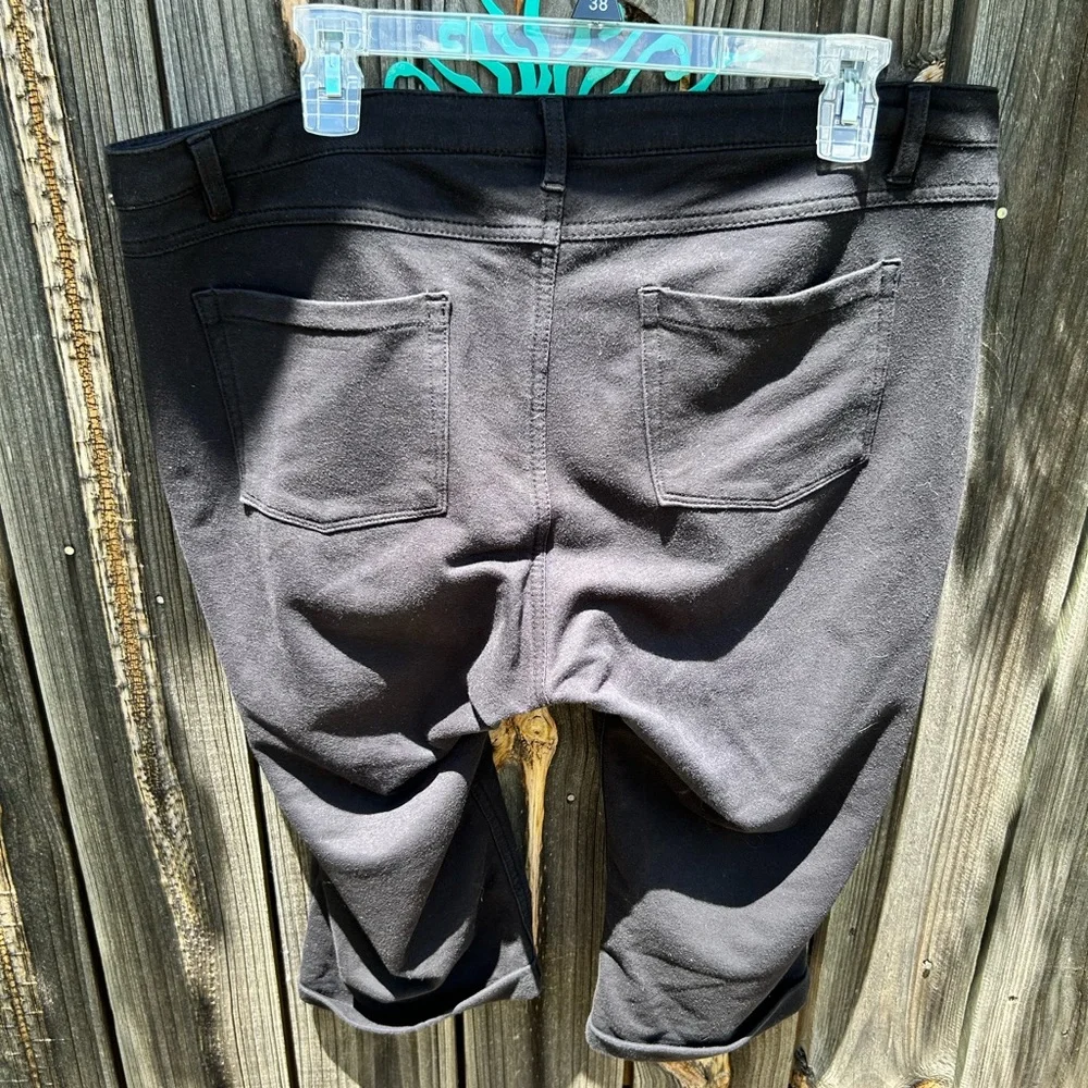 Like an Angel Elegant Black Capris - Picture 4 of 9